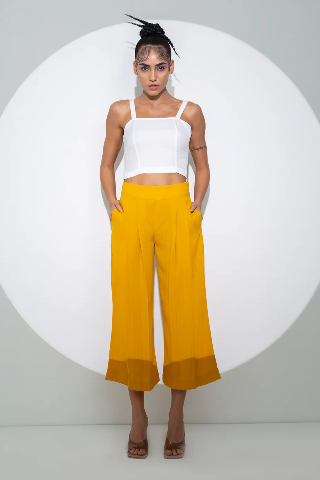 CROPPED TROUSERS WITH PLEATS - Black | ZARA Angola